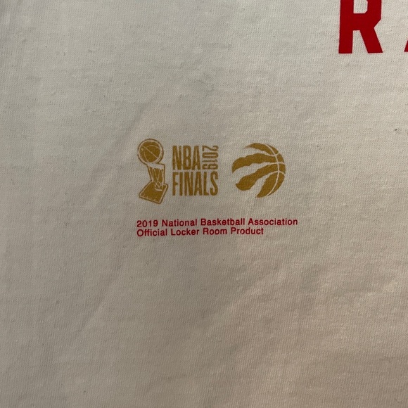 Authentic Toronto Raptors Nike 2019 NBA Champions T-shirt womens L - Picture 2 of 3